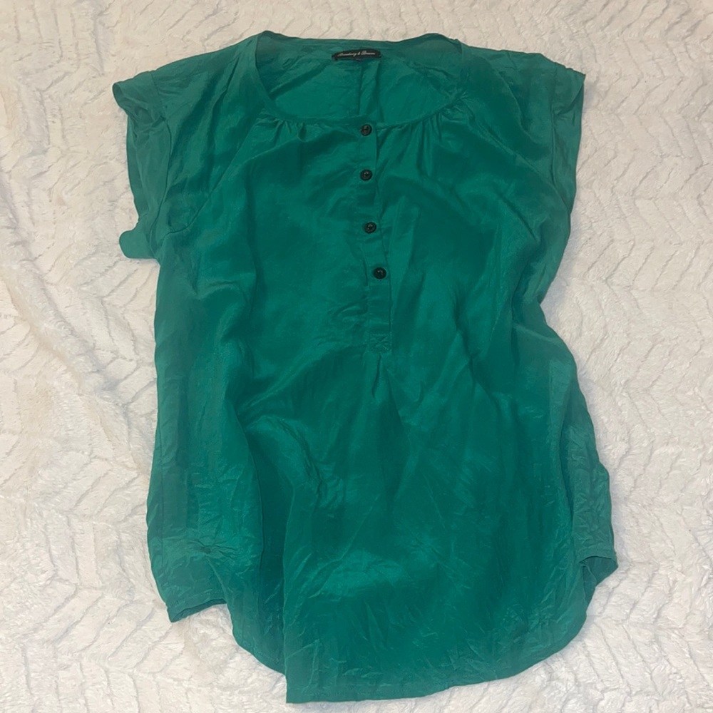 Dress shirt with buttons